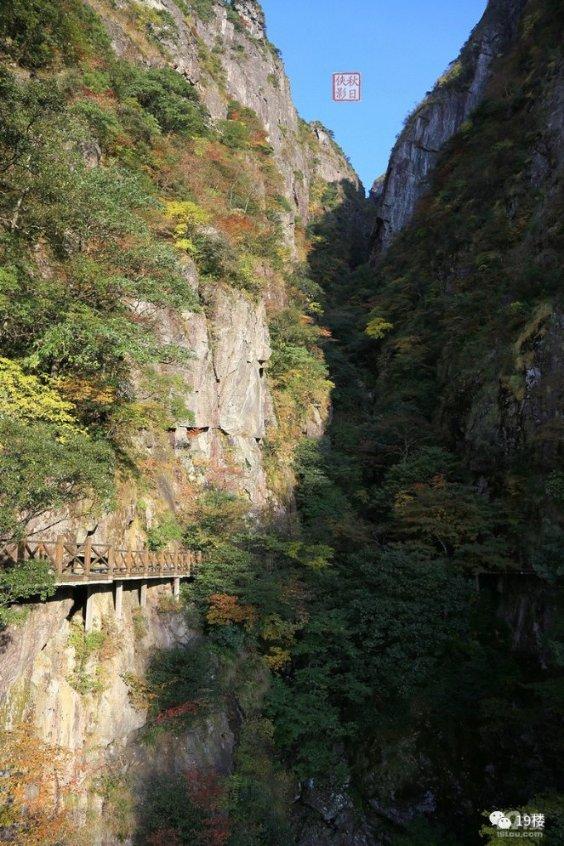 日产 经典轩逸 电池没电了打不开车门，机械锁也打不开怎么办？
