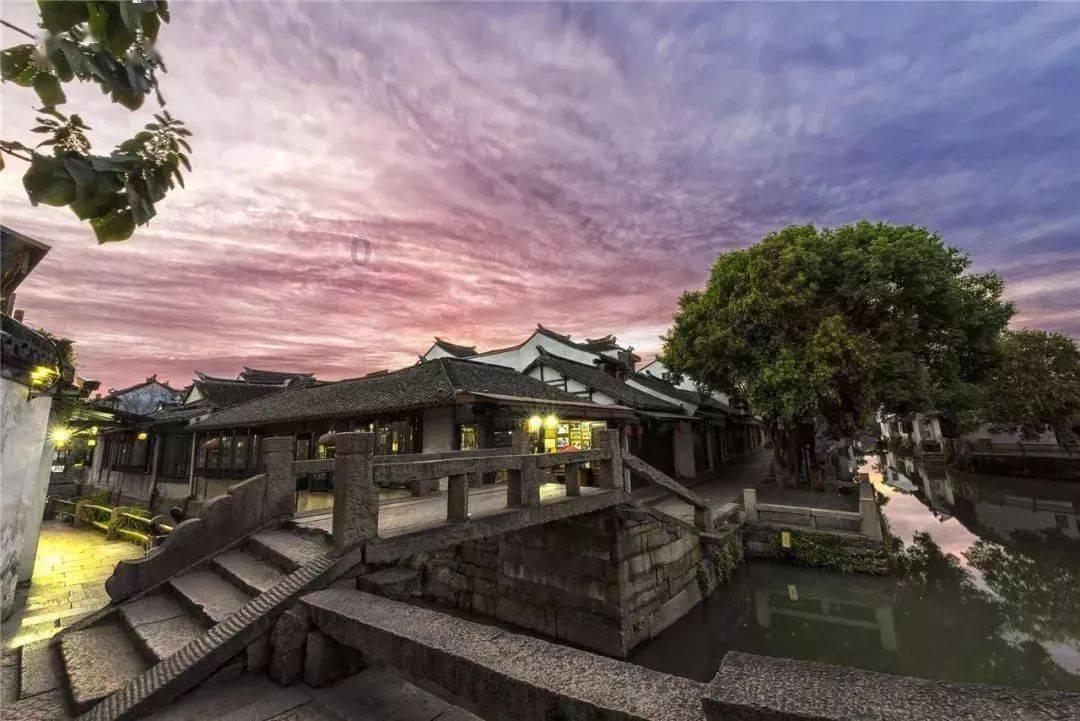 惠若琪老公生日夫妻恩爱同框,老杨紧挨老婆憨笑,夫妻相越来越浓